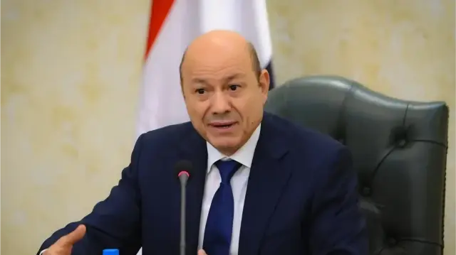 العليمي يطالب بسحب قوات "الانتقالي" من حضرموت والمهرة