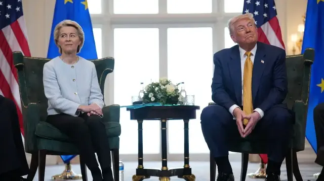 Председатель Европейской комиссии Урсула фон дер Ляйен и президент США Дональд Трамп 
