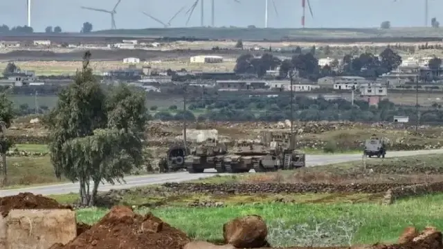 سوريا.. قوات الاحتلال تعتقل شابين عند حاجز أقامته بالقنيطرة