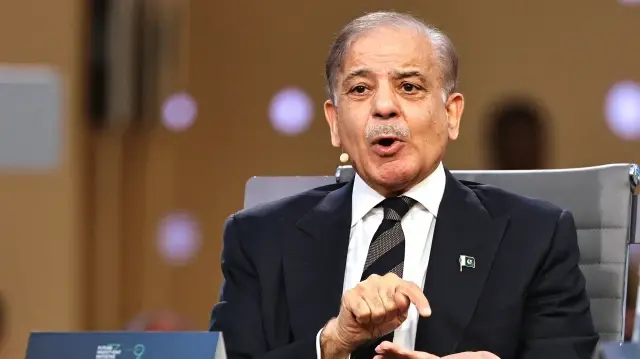 Le Premier ministre pakistanais Shahbaz Sharif s'exprime lors de la conférence Future Investment Initiative (FII) à Riyad, le 28 octobre 2025.