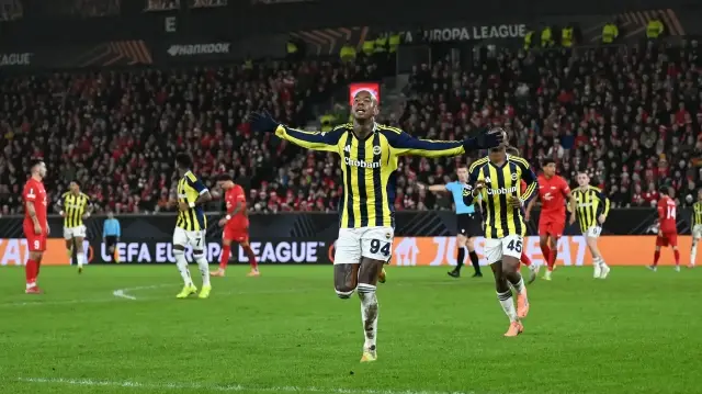 Le joueur brésilien de Fenerbahçe Anderson Talisca, auteur d'un triplé lors de la 6e journée de la Ligue Europa, le 11 décembre 2025.