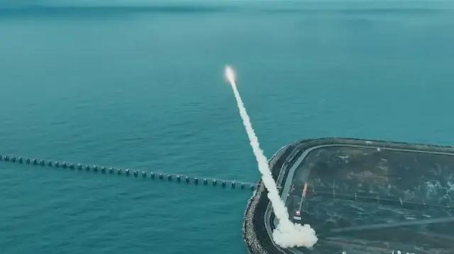 Le missile balistique Tayfun, en production de série, a atteint sa cible avec une précision maximale lors d’un nouveau tir d’essai, renforçant les capacités de dissuasion de la Türkiye.