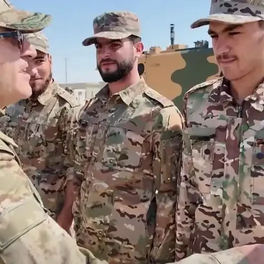 قائد القوات البرية التركي يتفقد مركز العمليات المشتركة في سوريا