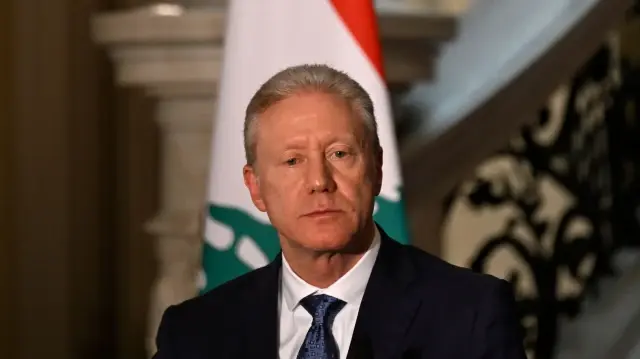 Le ministre libanais des Affaires étrangères, Youssef Raggi, s'exprime lors d'une conférence de presse conjointe avec son homologue égyptien au siège du ministère des Affaires étrangères au Caire, le 22 avril 2025. 