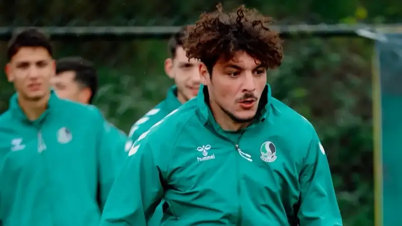 Futbolculardan Salih Dursun da idmanda yer aldı.