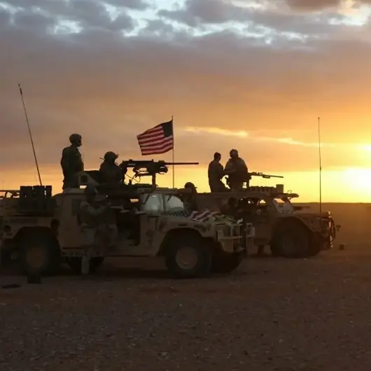 إصابة عناصر سوريين وأمريكيين في هجوم قرب تدمر