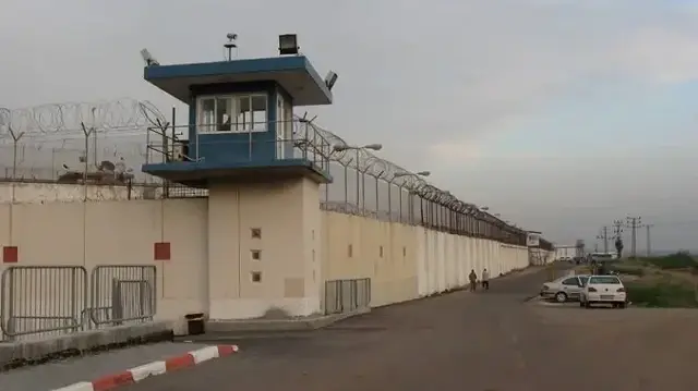 الضفة.. الاحتلال الإسرائيلي يعتقل طفلا وينكل بعدد من الفلسطينيين