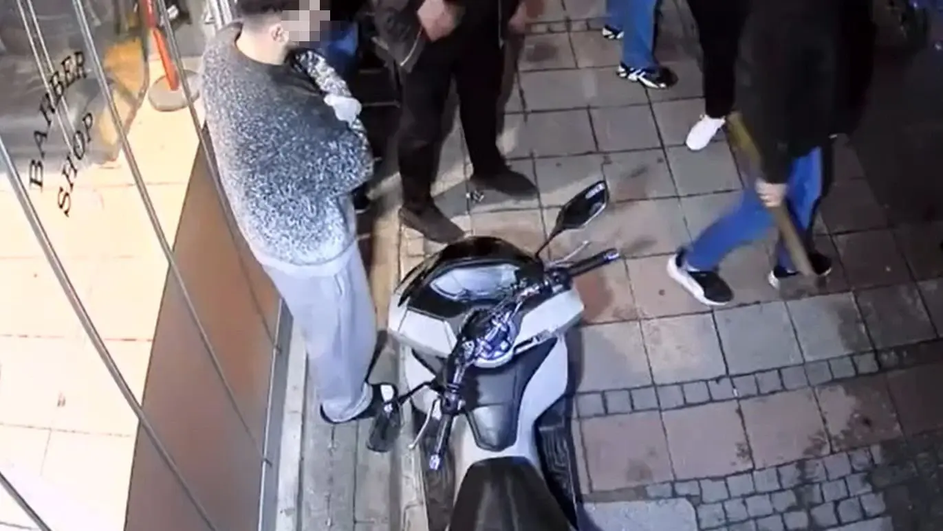 Kuaför dükkanına baltalı saldırı