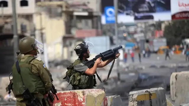 الاحتلال الإسرائيلي يقتل فلسطينيا قرب الخليل بزعم محاولة طعن