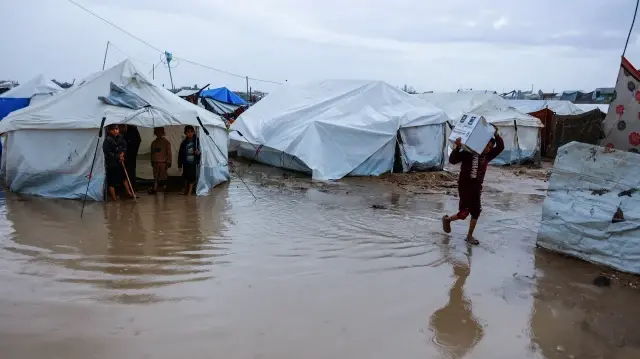 الصحة العالمية: وفاة 10 أشخاص على الأقل في غزة بسبب الأمطار