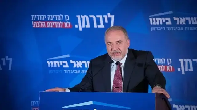 ليبرمان يتهم نتنياهو بسرقة أموال الجيش لإرضاء "الحريديم"