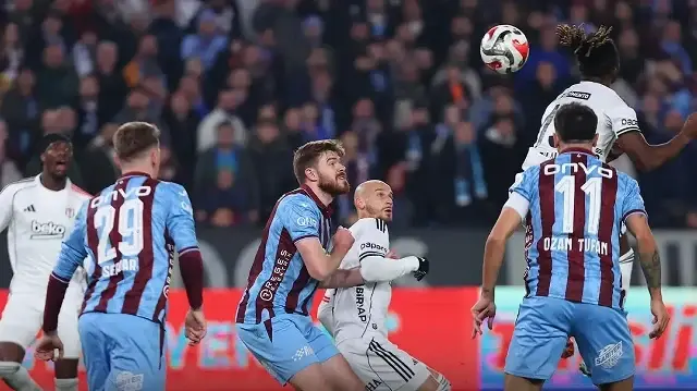Akyazı'da 6 gollü derbi nefes kesti: Trabzonspor 3-3 Beşiktaş (ÖZET)