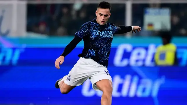 L’attaquant argentin de l’Inter Milan, Lautaro Martinez, a marqué le but de la victoire dans le match de Serie A italienne entre le Genoa et l’Inter Milan, au stade Luigi-Ferraris à Gênes, le 14 décembre 2025. L'Inter est désormais leader du calcio.