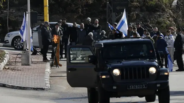 Israeli settlers enter Al-Aqsa Mosque compound under police guard for Hanukkah