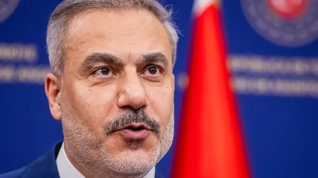 Hakan Fidan, ministre des Affaires étrangères de Türkiye, photographié lors d'une réunion à Ankara, le 17 octobre 2025. 