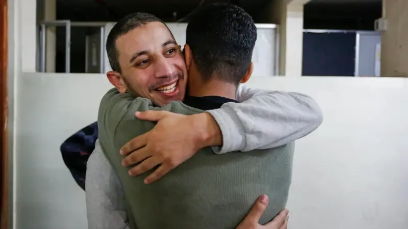 İsrail'in serbest bıraktığı Filistinli tutsaklar Deyr Belah'a getirildi