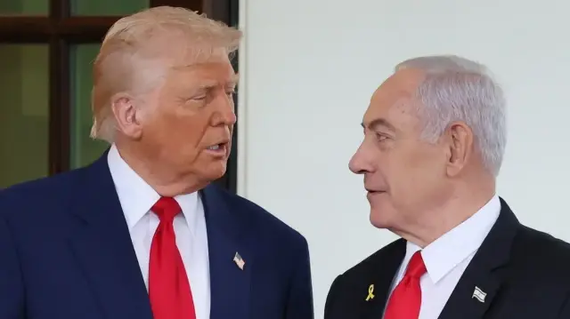 محلل إسرائيلي: مقربون من ترامب شتموا نتنياهو بعد اغتيال قيادي بالقسام