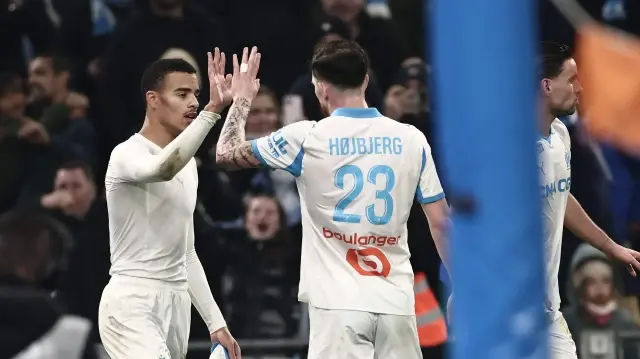 L’attaquant anglais de l’Olympique de Marseille, Mason Greenwood, après avoir inscrit le premier but de son équipe lors du match de Ligue 1 française entre l’Olympique de Marseille (OM) et l’AS Monaco, au stade Vélodrome à Marseille, le 14 décembre 2025.