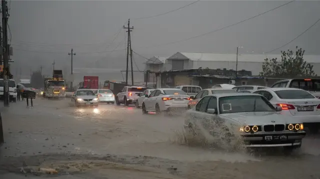 وفيات وتعطيل للمدارس وتقلبات مناخية جراء طقس سيء في دول عربية 
