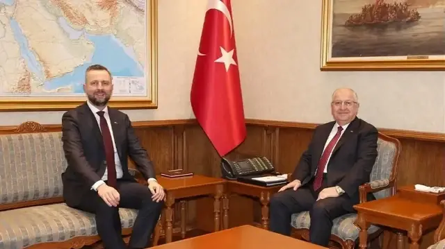 وزير الدفاع التركي يلتقي نظيره البولندي في أنقرة