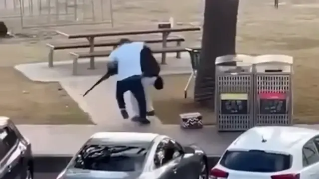 Миллиардер Экман пожертвовал $100 тыс. обезоружившему террориста в Сиднее
| Фото: NBC news