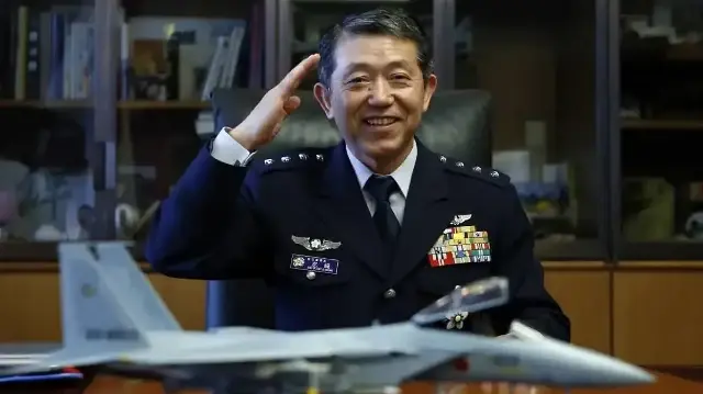 Pékin a annoncé des sanctions contre l’ancien chef d’état-major interarmées japonais Shigeru Iwasaki, accusé de collusion avec les autorités taïwanaises.