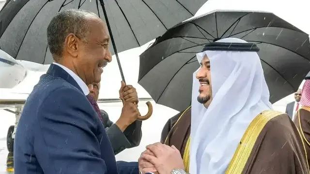 Глава армии Судана прибыл в Эр-Рияд для переговоров о прекращении войны.