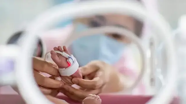 چائنہ کی قومی ہیلتھ کیئر سیکیورٹی انتظامیہ کے مطابق اس کا مقصد نوجوان جوڑوں کو بچے پیدا کرنے کی ترغیب دینا ہے۔