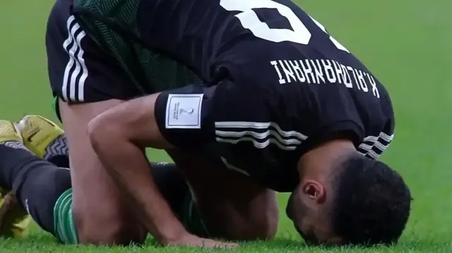 Les joueurs émiratis ont célébré leur qualification en demi-finale de la Coupe Arabe 2025, au Qatar.