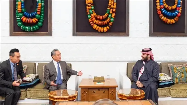 الرياض.. ولي العهد السعودي يبحث مع وزير الخارجية الصيني التطورات الإقليمية