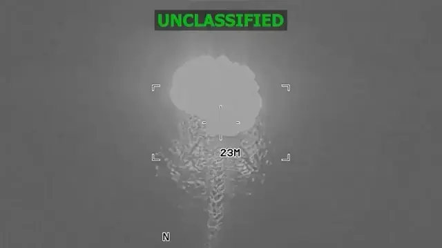 Cette capture d'écran tirée d'une vidéo publiée par le compte X du Commandement Sud des États-Unis (Southcom) le 15 décembre 2025 montre une frappe contre ce que l'armée américaine qualifie de navires de trafic de drogue dans l'océan Pacifique oriental, le 15 décembre 2025.