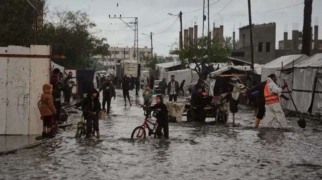 رئيس بلدية جباليا: ظروف كارثية جراء غرق شوارع ومخيمات نزوح بغزة