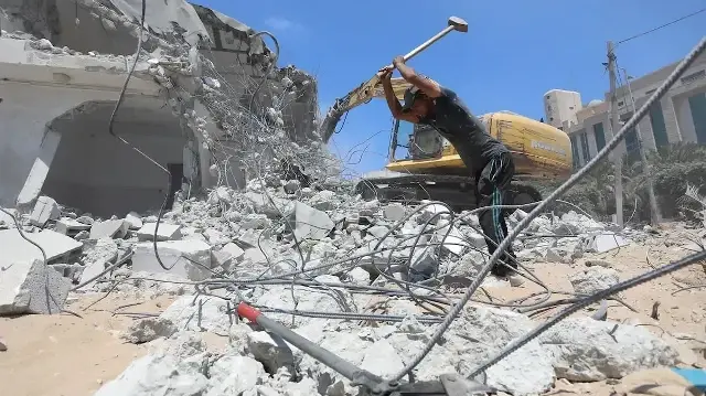 وزير فلسطيني: 352 ألف وحدة سكنية مدمرة وتحديات تواجه إعمار غزة