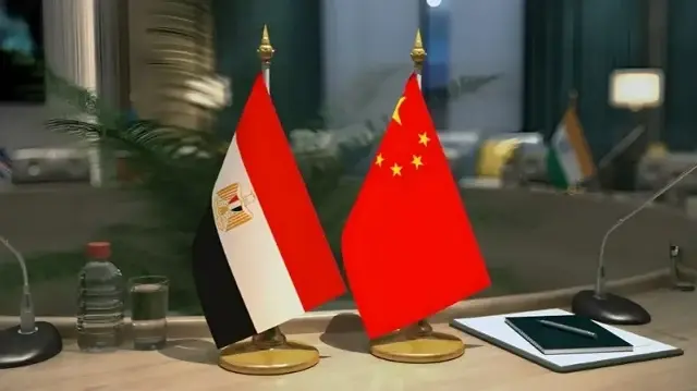 مصر والصين تؤكدان تثبيت وقف إطلاق النار في غزة وهدنة إنسانية بالسودان