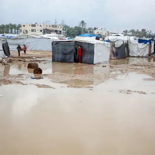 أمطار غزيرة تغرق مستشفى الشفاء وآلافا من خيام النازحين في غزة