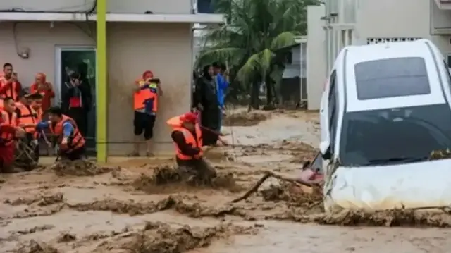 سومطرة.. ارتفاع حصيلة الفيضانات والانهيارات إلى 1030 قتيلا