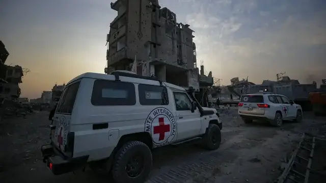 الصليب الأحمر ينقل رفات من غزة.. والاحتلال الإسرائيلي يعلن عدم تطابقها