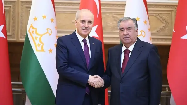 Нуман Куртулмуш и Эмомали Рахмон.