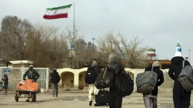 Afghan officials say Iranian guards kill 10 migrants at border