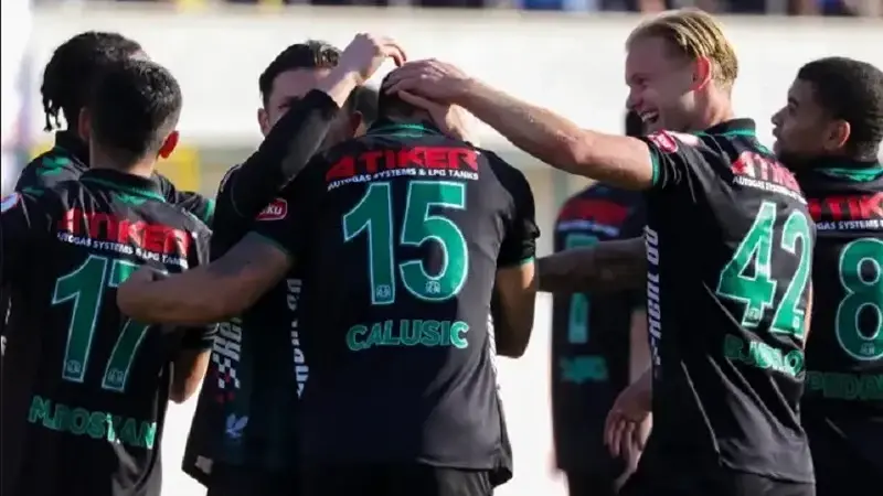 TÜMOSAN Konyasporlu futbolcuların gol sevinci.