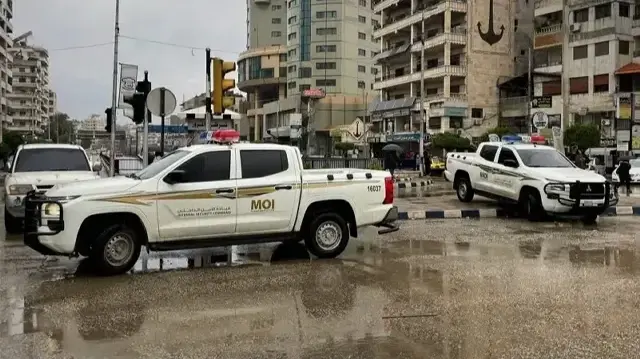 سوريا.. اعتقال 5 ضباط بتهم ارتكاب جرائم حرب في عهد النظام المخلوع