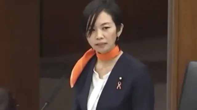 Депутат от партии «Ниппон Ишин» Мидзухо Умэмура.