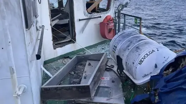 Les premières photos après l'attaque sur le tanker Midvolga 2 par les forces ukrainiennes avec un drone kamikaze, le 02 décembre 2025.