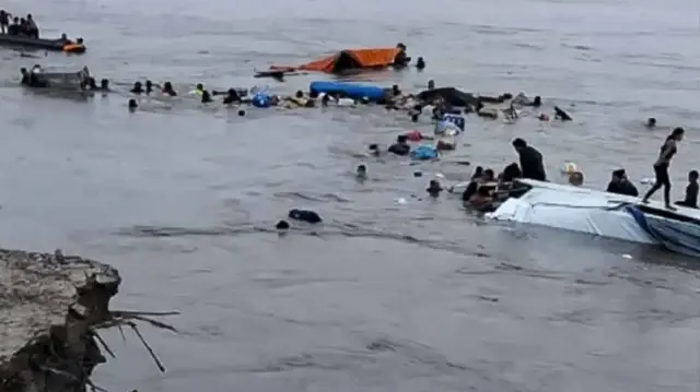 مصرع 12 شخصا وفقدان 57 إثر غرق قاربي ركاب في البيرو