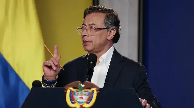 Густаво Петро