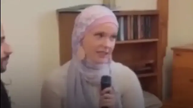 فتاة كندية تعتنق الإسلام في يوم زفافها
