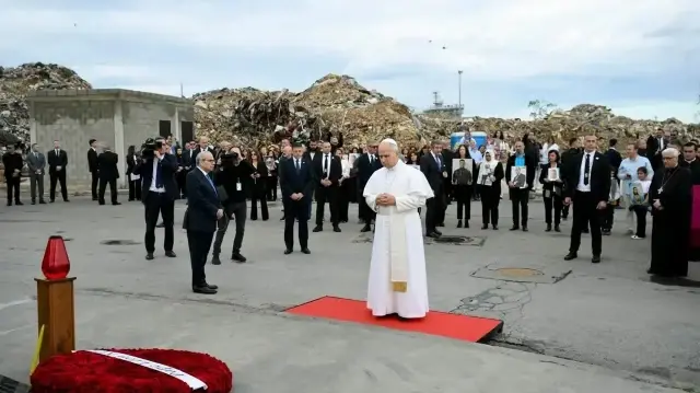 Папа римский Лев XIV помолился с семьями жертв взрыва в порту Бейрута | Фото: Vatican Media