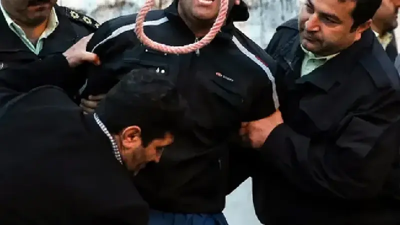 İran’da karısını öldüren kişi halk önünde idam edildi