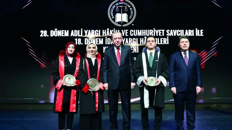 Maskelerinin düşmesinden korkuyorlar