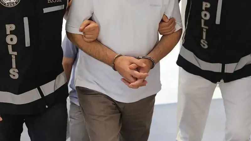 Polis ekipleri tarafından yapılan çalışmalarda, mekan sahipleri ve çalışanlarının fuhşa aracılık yöntemleri ayrıntılı şekilde tespit edildi. 